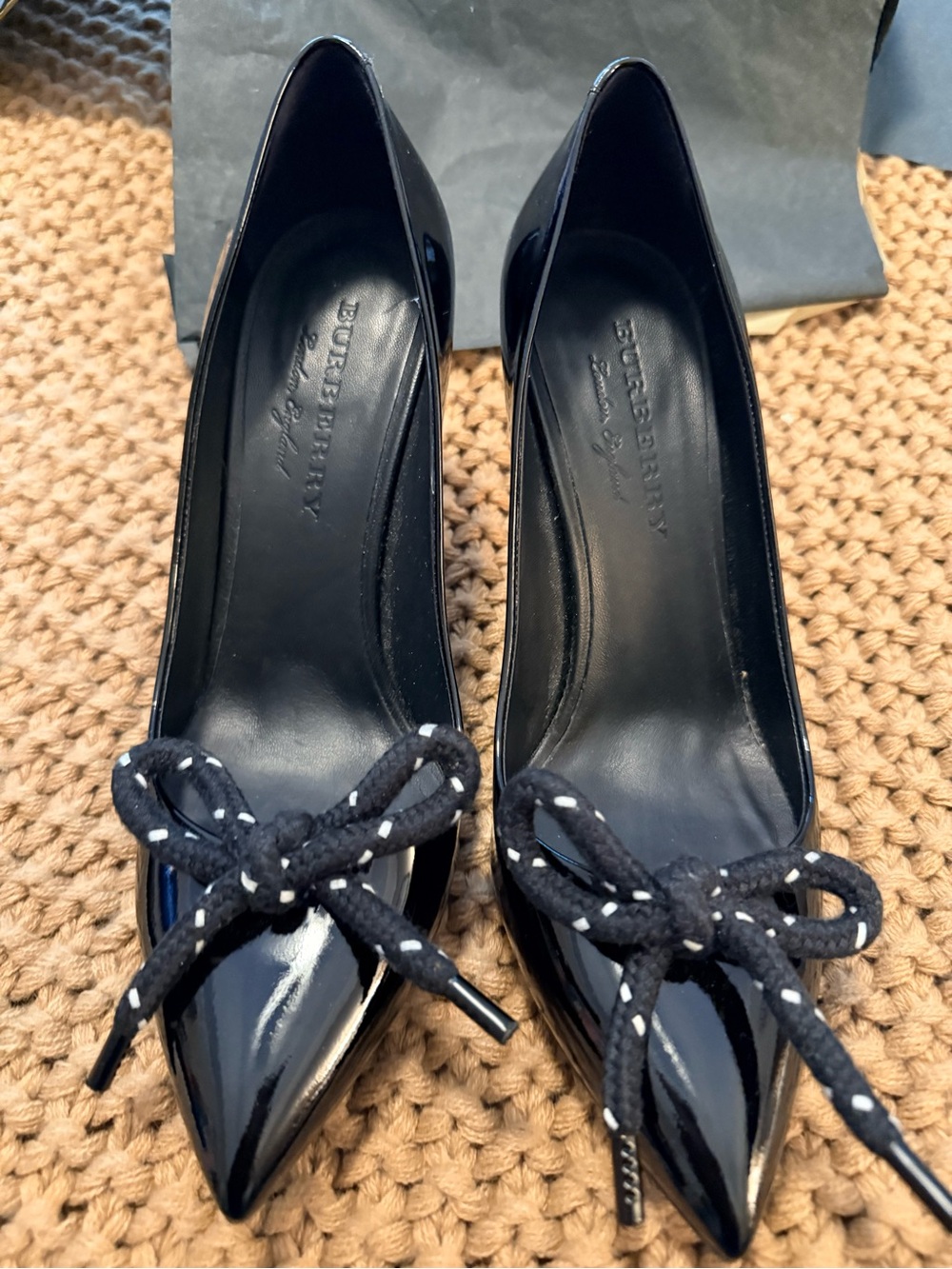Burberry Black Patent Leather Pointed Toe Pumps with Bow